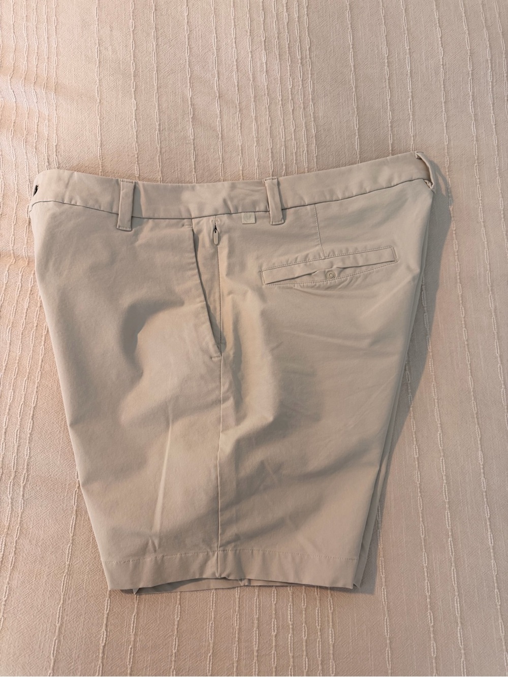 Men’s Lulu Lemon Khaki Shorts Size 36 Never worn